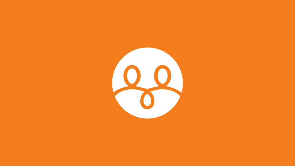 Das Bild zeigt das weiße Logo des Landesbetreuungsamts Münster auf orangefarbenem Hintergrund. Zu sehen sind zwei bis drei Personen, die sich miteinander verbinden und ein Team bilden.
